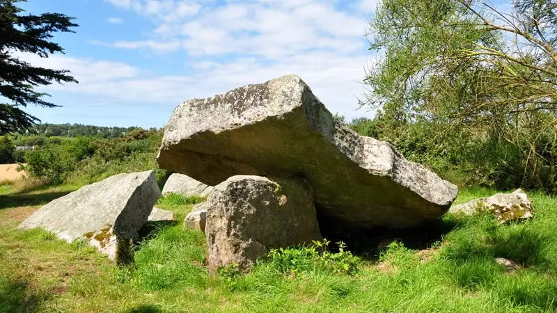 dolmen-de-la-ville-hamon-01