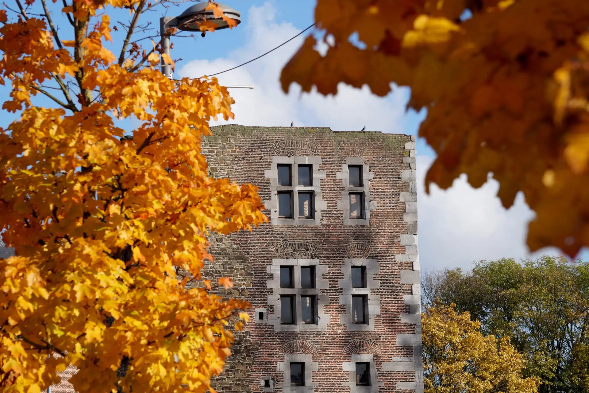 oupeye-la-tour-medievale-du-chateau-d-oupeye-photo-bernard-jacqmin